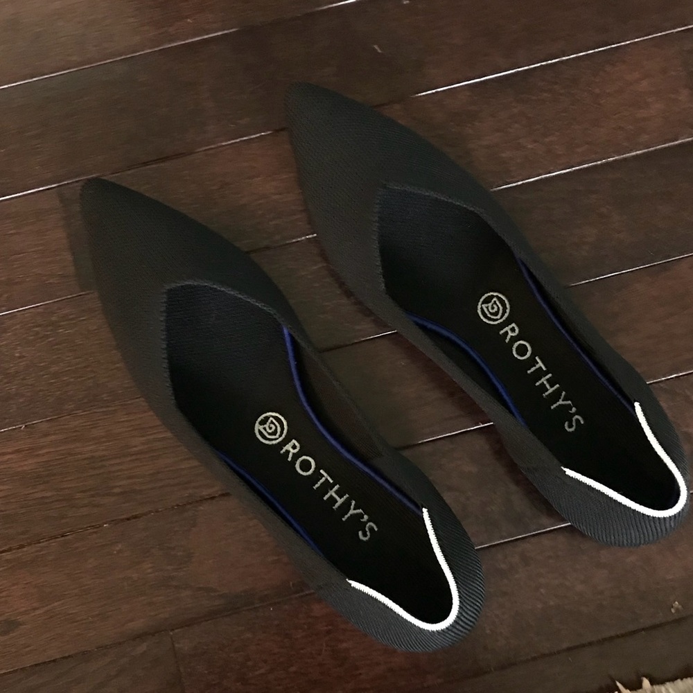 Rothys Pointed Toe flats - NEVER BEEN WORN!